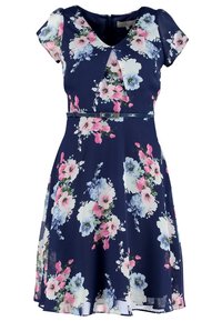 Mekko, jossa on lyhyet hihat, tummansininen, pinkki ja vaaleansiniset kukkakuviot. V-kaula-aukko, pleated etuosa ja kapea tumma vyö vyötäröllä.