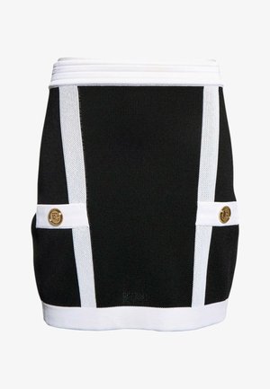 Jupe noire à rayures blanches verticales avec taille, comportant de gros boutons ronds dorés sur des bandes blanches horizontales près des hanches.
