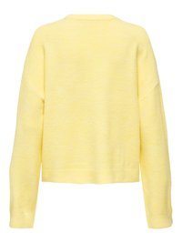 Suéter de punto amarillo con un ajuste relajado, hombros caídos y dobladillo acanalado. Textura suave y color sólido sin patrones o acentos visibles.