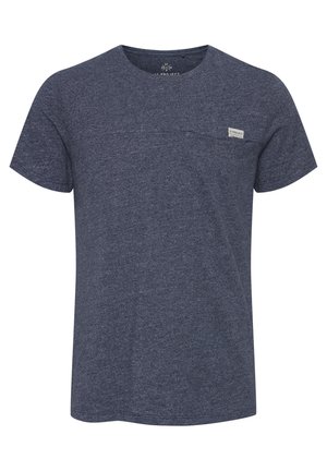 Marineblå t-shirt lavet af blødt stof, med rund halsudskæring, korte ærmer og et lille logo-patch på brystet.