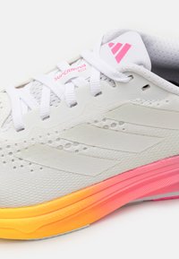 adidas Performance SUPERNOVA RISE - Chaussures de running sur route - footwear white/crystal white/lucid pink