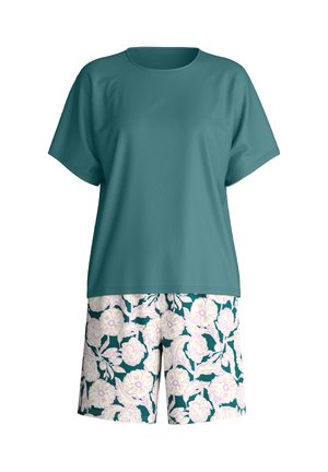 Petrolkleurige top met korte mouwen en ronde hals, gecombineerd met donkergroene shorts met grote witte en lichtpaarse bloemenprint.