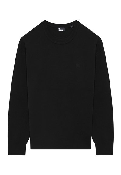 Pullover nero a maniche lunghe con collo girocollo, con polsini e colletto a costine, caratterizzato da un piccolo logo nero sul lato sinistro del petto.