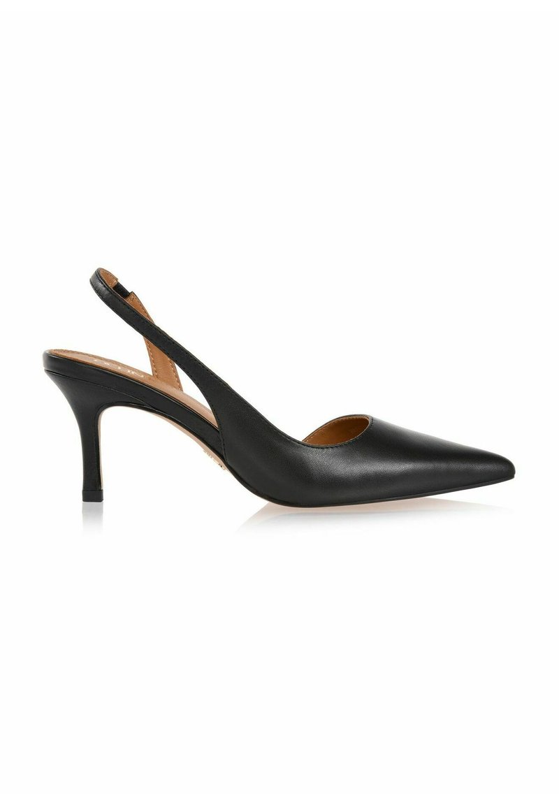 Czarne sandały na obcasie typu slingback z wyodrębnionym noskiem, wykonane z gładkiej skóry. Cechują się smukłym obcasem i otwartym przodem dla lepszej wentylacji.