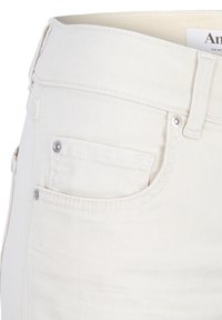 Angels ANACAPRI  MIT KONTRASTNÃ¤HTEN - Shorts di jeans - beige