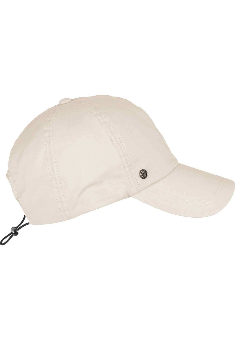 Beige Kappe aus Stoff mit gebogenem Schild. Verfügt über einen Kordelzug auf der Rückseite und ein kleines Logo-Detail an der Seite.