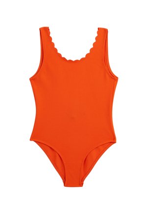 Maillot de bain une pièce orange avec une texture côtelée, un décolleté festonné et de larges bretelles, présentant un design à jambes hautes.