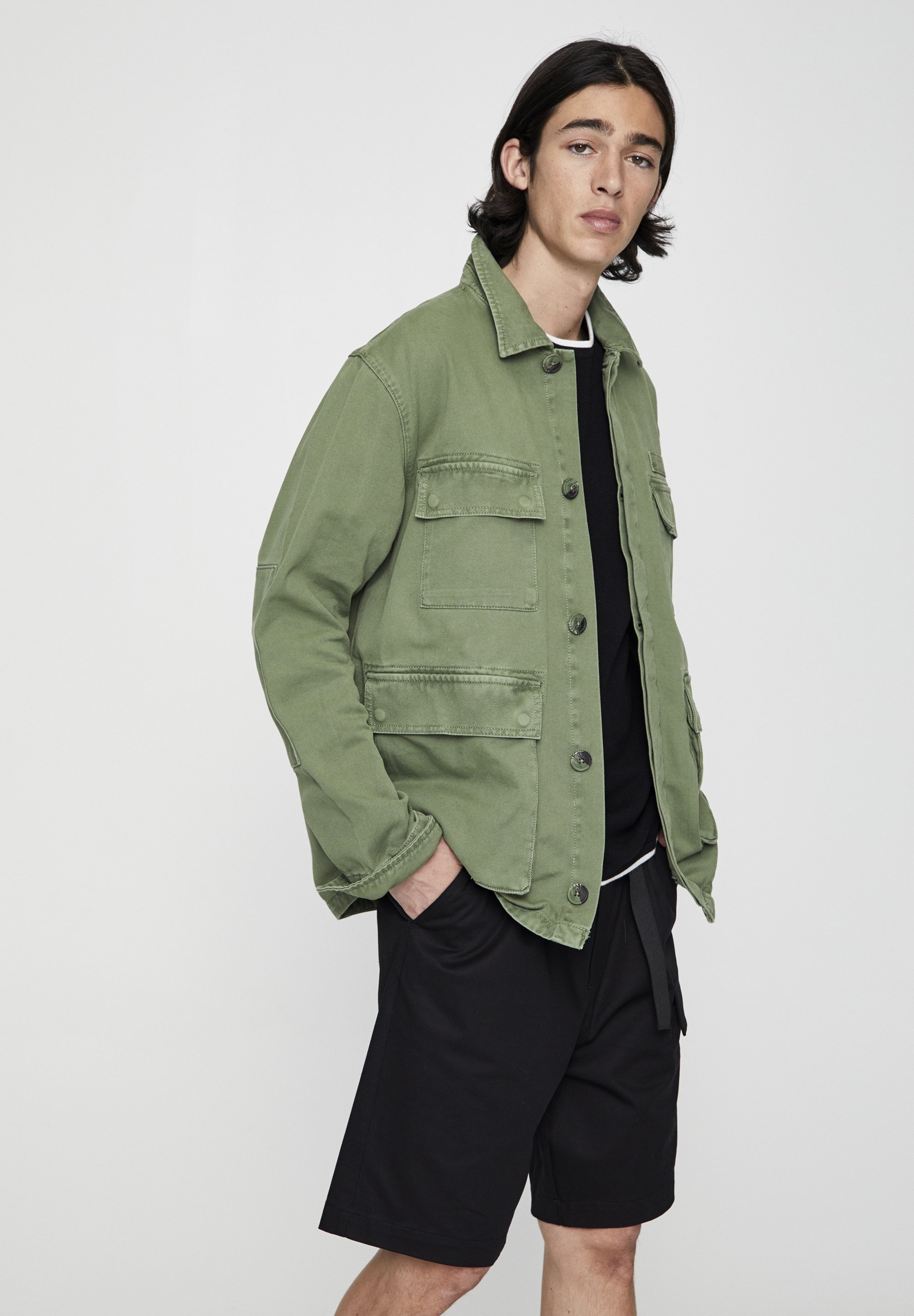 PULL&BEAR MIT PATTENTASCHEN Tunn jacka khaki Zalando.se PULL&BEAR Tunn jacka khaki Zalando.se
