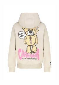 Crème-kleurige hoodie met een grote afbeelding van een teddybeer en de tekst "vriendelijkheid telt." Heeft een buidelzak en ribbels bij de mouwen.