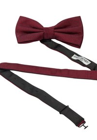 Bordeauxfärgad fluga med ett strukturerat mönster, fäst vid en justerbar svart rem med ett spänne och en etikett med "JOHN HENRIC"-märkning.