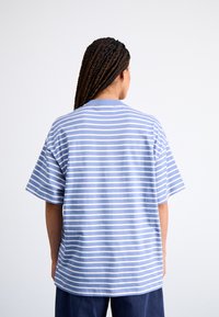 Carhartt WIP BRYNA - Tricou cu imprimeu - charm blue/white