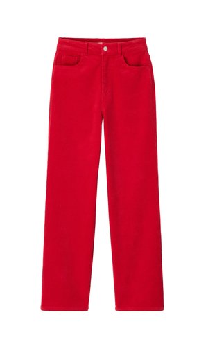 Pantalon en velours côtelé rouge avec une coupe droite, cinq poches et une fermeture à bouton à l'avant. Texture douce et motif en côtes.