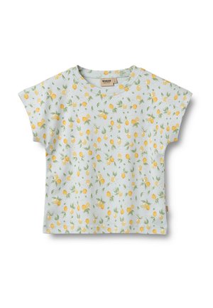 Camiseta blanca de manga corta para niño pequeño con un estampado completo de limones amarillos y hojas verdes.
