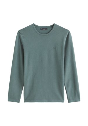 Zielony sweter z długim rękawem i okrągłym dekoltem, o subtelnej fakturze i małym, haftowanym logo na lewej stronie klatki piersiowej.