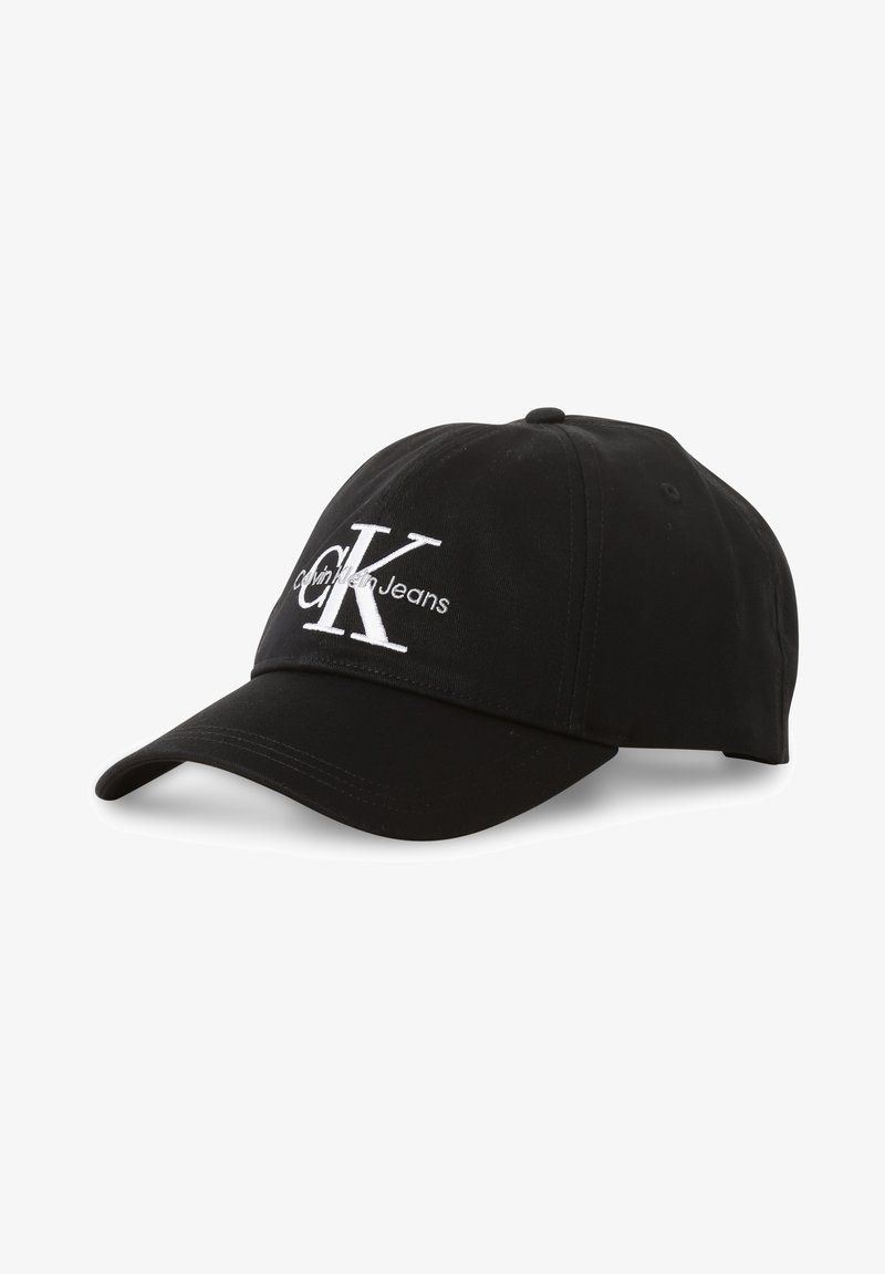 Schwarze Baumwoll-Baseballkappe mit gebogenem Schirm, die auf der Vorderseite mit einem weißen gestickten "CK"-Logo und dem Text "Calvin Klein Jeans" verziert ist.