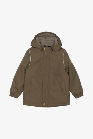 Barna szigetelt dzseki kapucnival, világosszürke részletekkel, oldalsó zsebekkel és elasztikus mandzsettákkal a kényelmes illeszkedés érdekében. A kapucniban puha bélés látható.