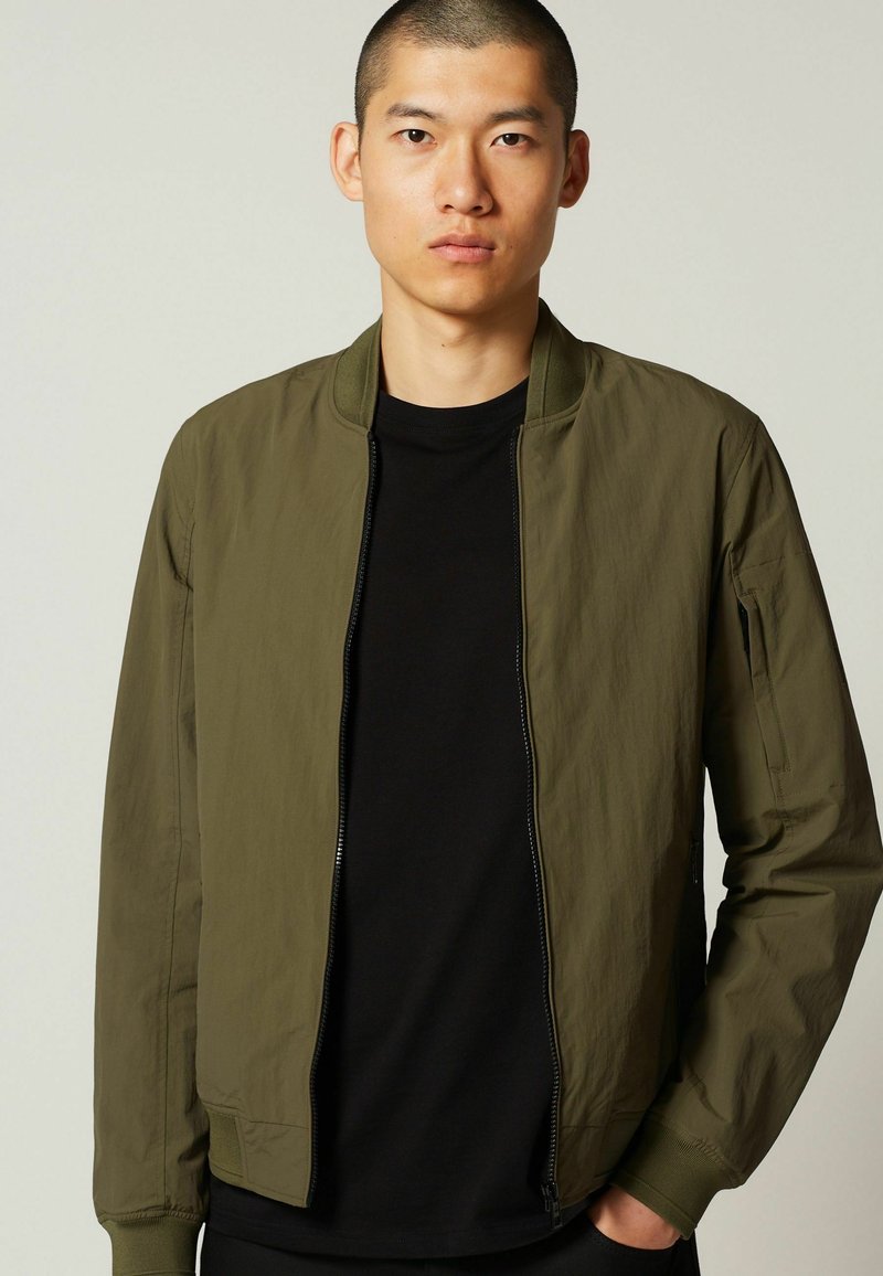 Next TEXTURED SHOWER RESISTANT BOMBER JACKET Bomberjacke khaki green/grün Zalando.de