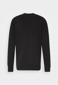Sudadera negra de manga larga, cuello redondo y puños de canalé. Confeccionada con tejido suave, diseño minimalista sin patrones ni logotipos visibles.