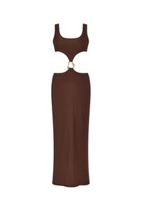 Bruine, mouwloze jurk met een uitsparing in de taille, verbonden door een gouden schakelaccent. Glad textuur en een vloerlange ontwerp.