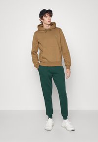 Lacoste - LIFESTYLE UNISEX - Mikina s kapucňou - marron Miniatúrny obrázok 1