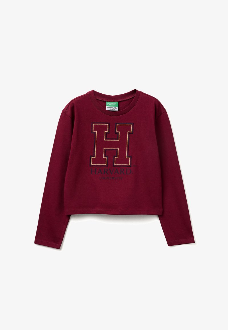 Burgundské mikina s dlouhým rukávem, která má velké vyšívané "H" a text "HARVARD UNIVERSITY" v černé barvě. Měkká bavlněná látka, zkrácený střih.