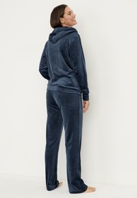 Cellbes of Sweden TWO SECTION SET - Träningsset - navy   silver