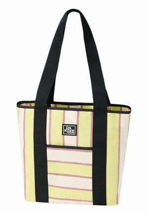 Bolsa tote a rayas amarillas y blancas con líneas rojas, correas negras, bolsillo frontal y una etiqueta de la marca Dakine centrada en la parte delantera.