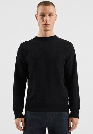 - Sweter