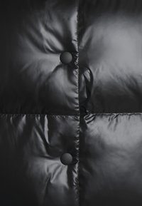 ARKET Colete - black