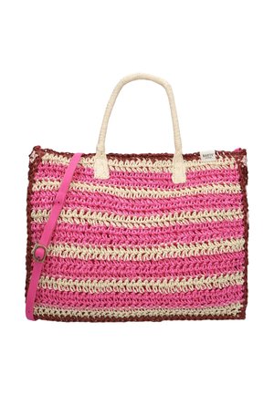 Sac de plage rectangulaire tissé avec des rayures roses, crème et marron, des anses crème et une bandoulière rose réglable.