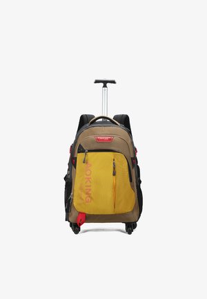 Sac à dos à roulettes avec une poignée rétractable, doté d'un corps beige, d'une poche avant jaune, d'accents noirs et de plusieurs compartiments zippés.