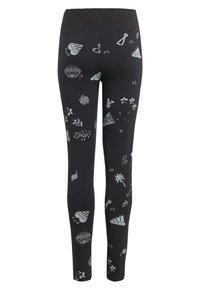 Leggings negras con diseños gráficos en blanco, que incluyen logotipos, estrellas y objetos, fabricadas con una tela suave y elástica, con una forma ajustada.