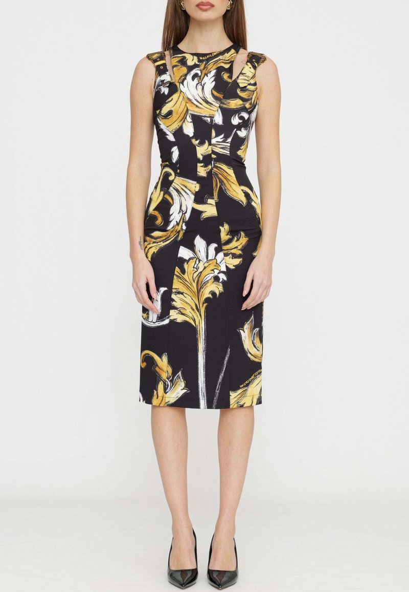 Abito aderente nero con motivo floreale giallo e bianco, design senza maniche, intagli elaborati sulle spalle, tessuto liscio, lunghezza al ginocchio.
