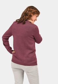 Rundhals, langärmliger Pullover aus mauvefarbenem Strick mit gerippten Ärmelbündchen und Saum. Verfügt über ein strukturiertes Muster auf dem Rücken.