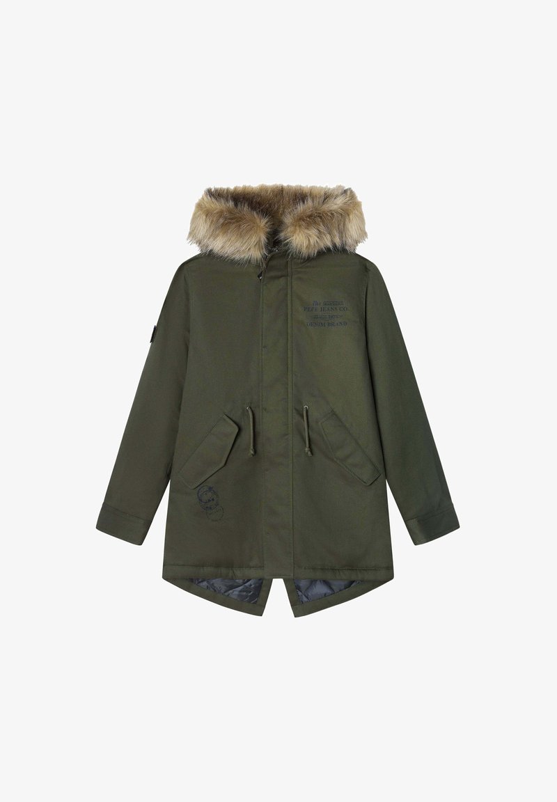 Olivza zaļa parka ar mākslīgo kažokādu kapuci, divām priekšējām kabatām, rāvējslēdzēja aizdari un drukātu zīmola detaļu uz auduma. Gluda iekšējā oderē.