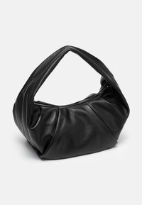 Borsa nera in pelle con manico attorcigliato, caratterizzata da una superficie liscia e un'apertura con cerniera. Forma rotonda e morbida con cuciture visibili.