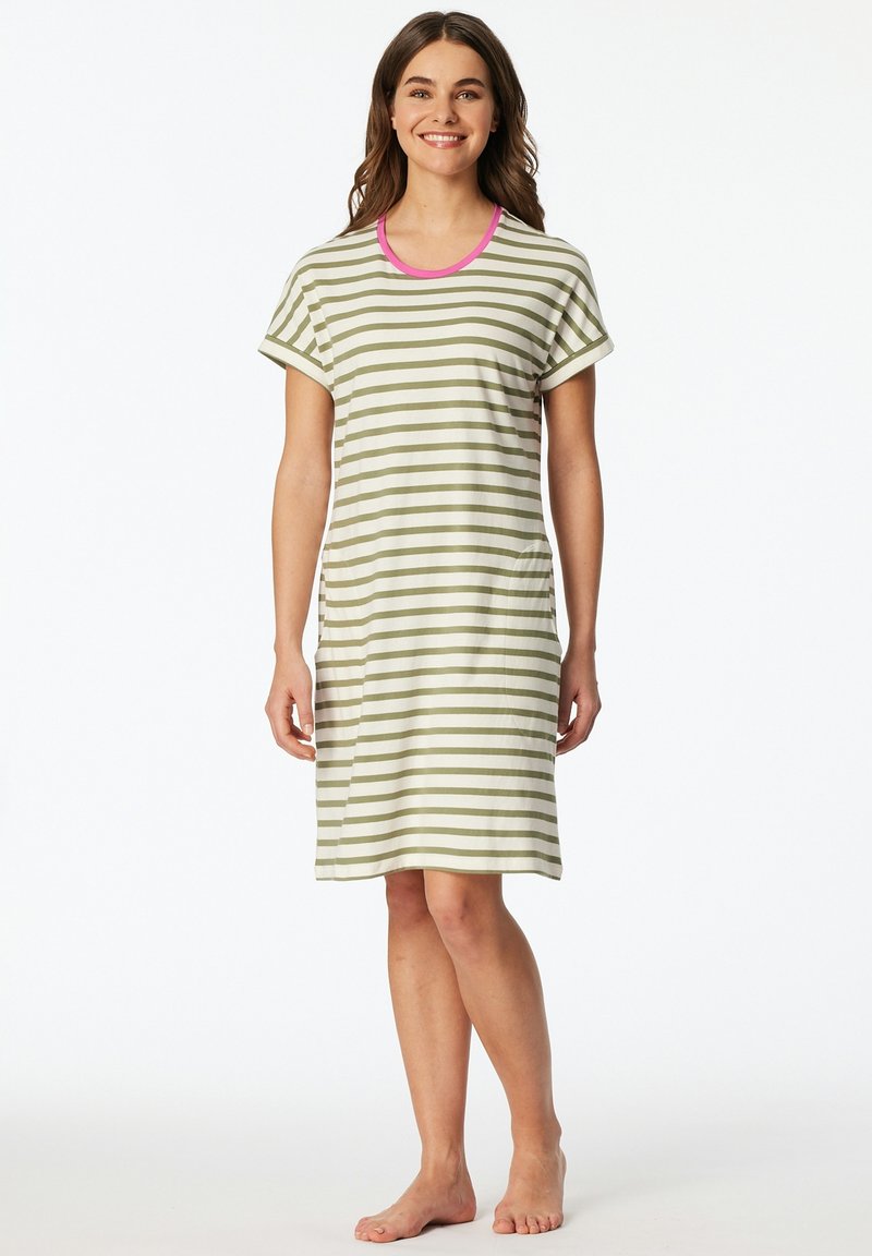 Nattkjole med striber i olivengrøn og cremefarvet, korte ærmer, lyserød halsudskæring, knælængde, blødt stof med lommer på begge sider.
