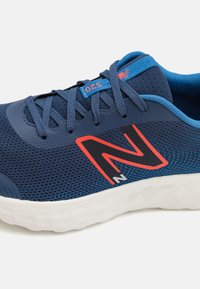 New Balance 520V8 UNISEX - Cestná bežecká obuv - navy