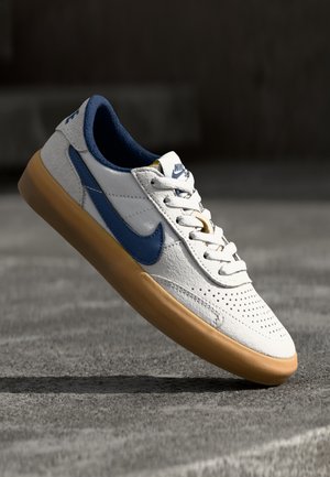 Sneakersy niskie