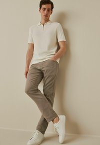 Next MOTION FLEX STRETCH - Vaqueros slim fit - stone natural