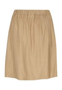 Falda de cintura elástica beige con una textura suave y lisa, que presenta una silueta suelta en forma de A y un diseño hasta la rodilla.