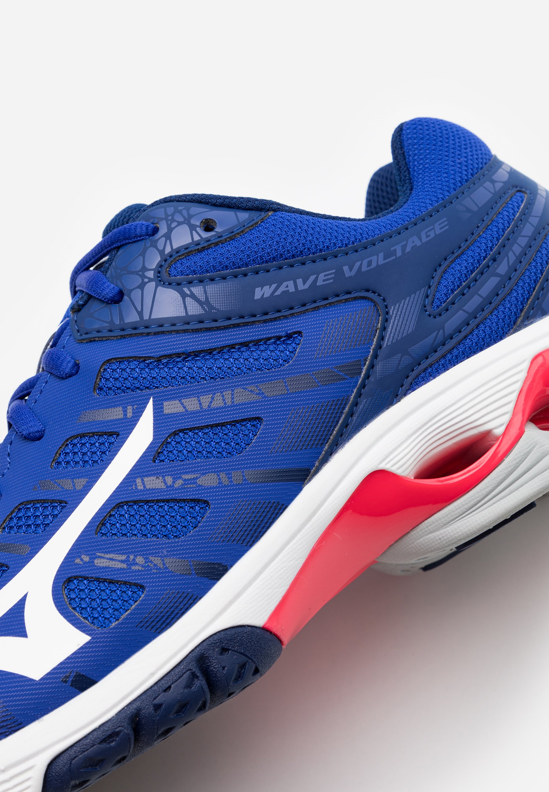 mizuno wave voltage mens
