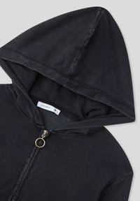 Felpa nera con zip, dotata di cappuccio foderato, zip metallica con tirante circolare e etichetta con la scritta "Terranova" taglia S. Tessuto morbido.