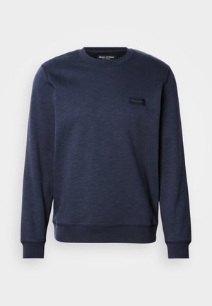 Marineblaue Sweatshirt aus weichem Stoff, mit Rundhalsausschnitt, gerippten Bündchen und einem kleinen Logo-Patch auf der Vorderseite.