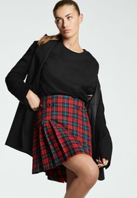 Next KILT - Pliceret nederdel /Nederdele med folder - red