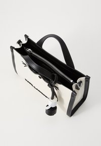 Miniatyrbilde 4