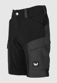 Svarta cargoshorts designade av slitstarkt tyg med grå detaljer, som har en stor sidoficka och en logotypetikett på benet.