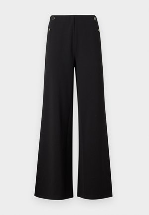 Schwarze, weit geschnittene Hosen aus glattem Stoff, mit goldfarbenen Knopfdetails am Bund und einem klaren, minimalistischen Design.