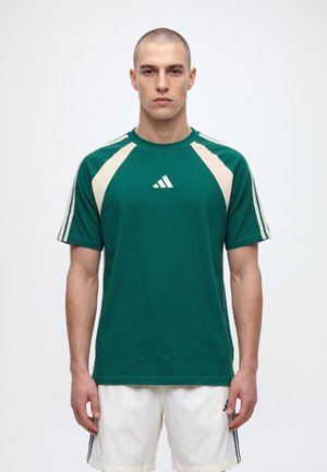 adidas Sportswear, SEASONAL ESSENTIALS COLORBLOCK - Тениска с щампа - collegiate green/crystal linen/ivory