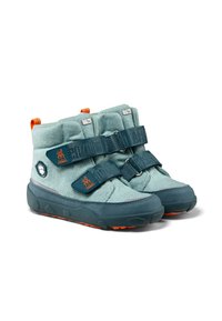 Groene en blauwe geïsoleerde laarzen met klittenbandsluitingen, gestructureerde bovenzijde, oranje accenten en een robuuste zool. Waterproof en lichtgewicht ontwerp.